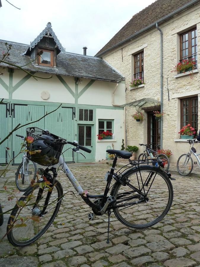 Bed and Breakfast Au Relais De Chaussy Exterior foto