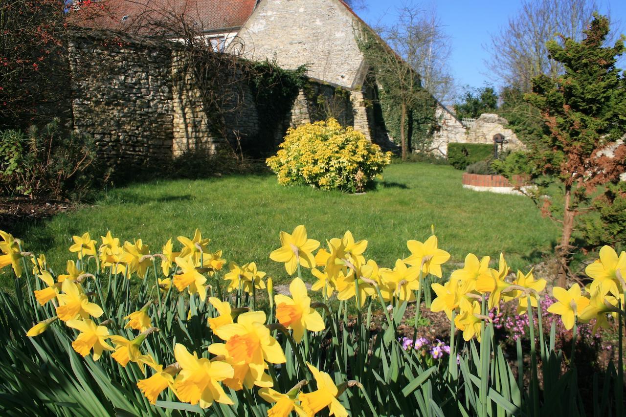 Bed and Breakfast Au Relais De Chaussy Exterior foto