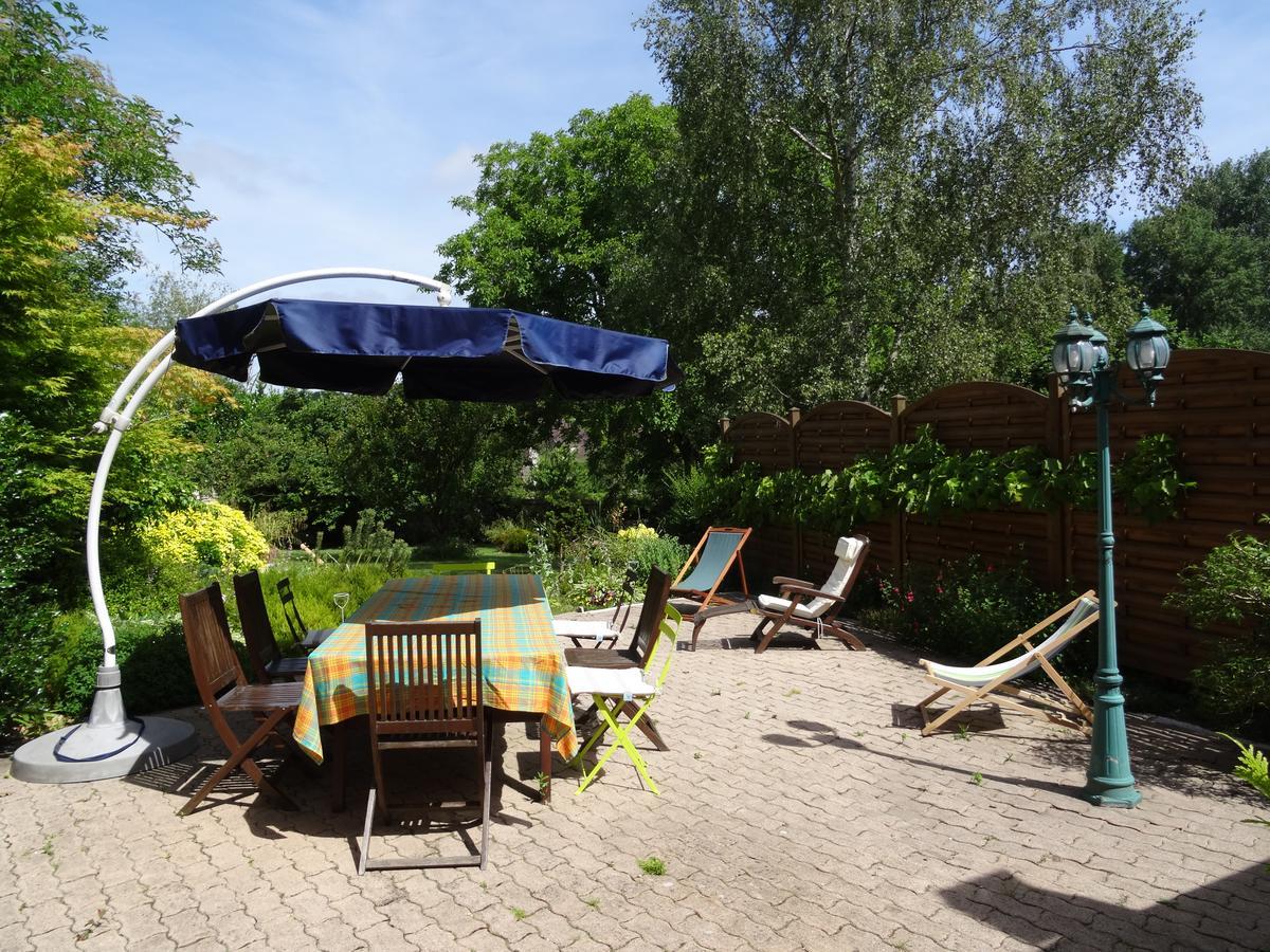Bed and Breakfast Au Relais De Chaussy Exterior foto